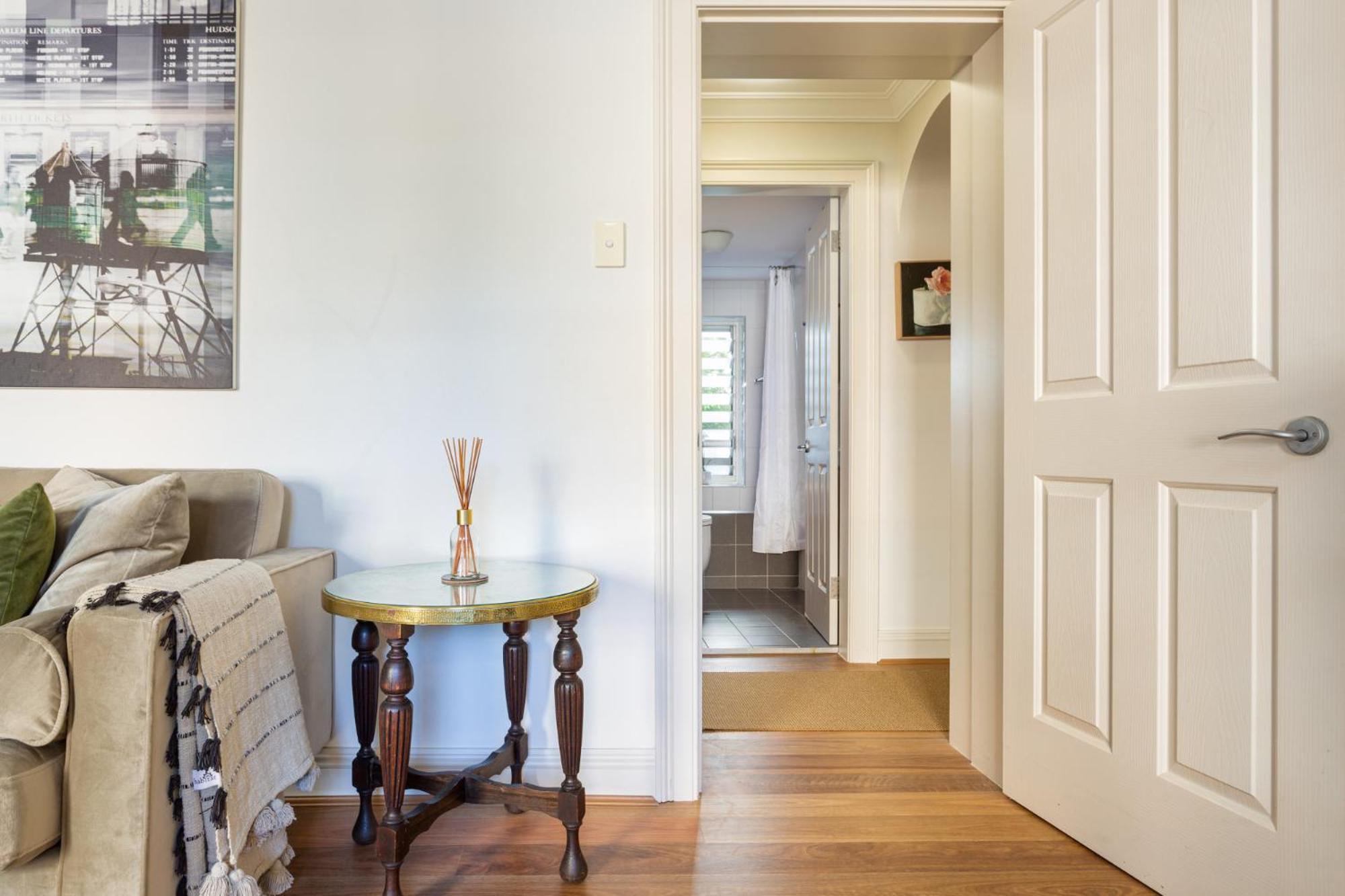 Historic Boutique Steps From Everything Appartamento